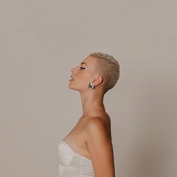 Автобустағы ер адам әйелдің есегін жұлып алады. Массаж бойынша жоғары сапалы HD порно видео